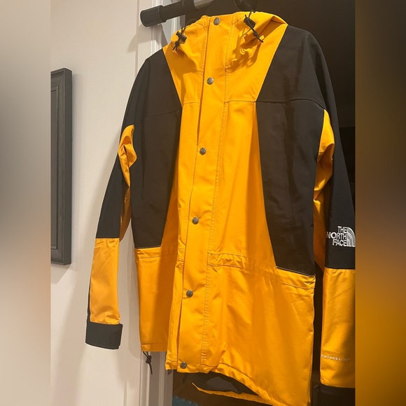 The North Face Men's 1994 Retro Mountain Futurelight Jacket - Picture 3 of 5